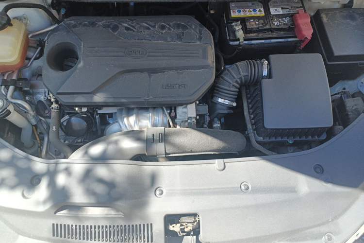 Used BYD Song MAX 2021 Upgraded Model 1.5T Automatic Luxury 6-Seater Engine Bay