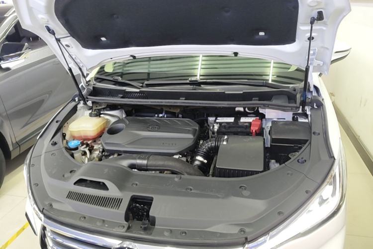 Used BYD Song MAX 2021 Upgraded Model 1.5T Automatic Luxury 6-Seater Engine Bay