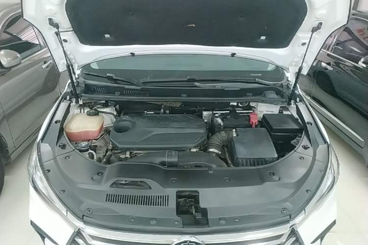 Used BYD Song MAX 2021 Upgraded Model 1.5T Automatic Luxury 7-Seater Engine Bay