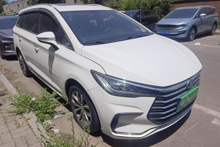 Used BYD Song MAX 2021 Upgraded Model 1.5T Automatic Luxury 7-Seater Front Right 45 Deg
