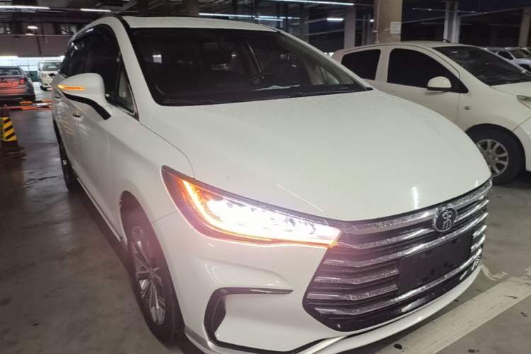 Used BYD Song MAX 2021 Upgraded Model 1.5T Automatic Luxury 6-Seater Front Right 45 Deg