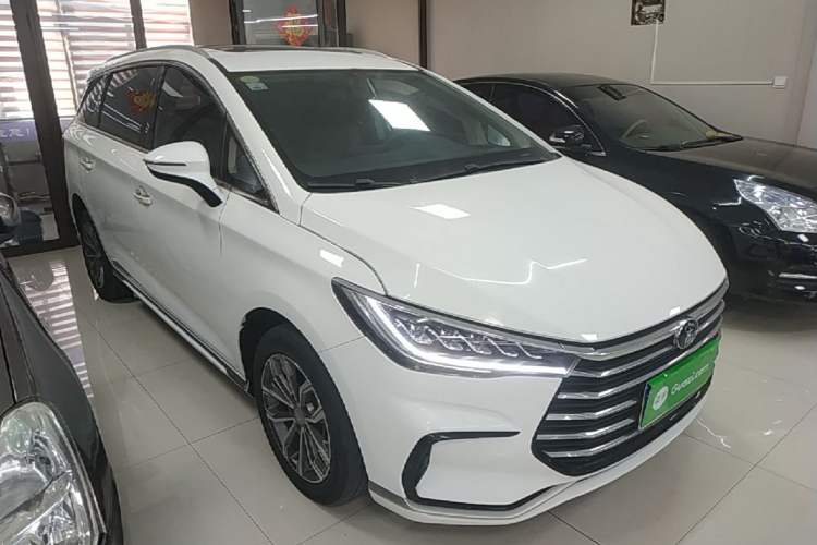 Used BYD Song MAX 2021 Upgraded Model 1.5T Automatic Luxury 7-Seater Front Right 45 Deg