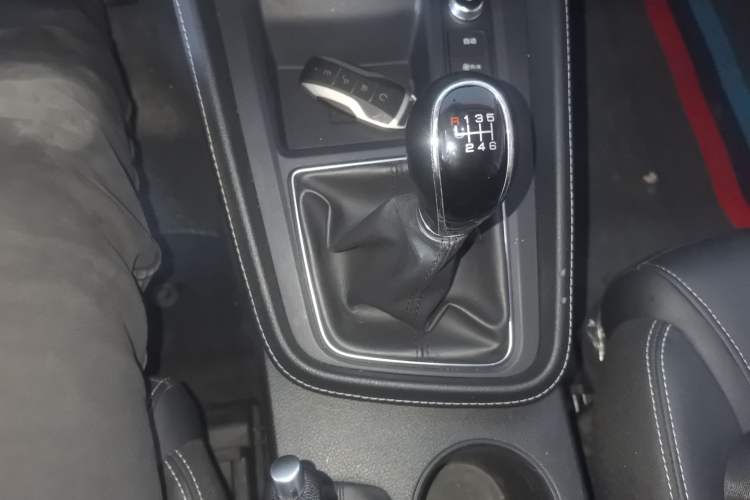 Used BYD Song MAX 2021 Upgraded Model 1.5T Manual Luxury 7-Seater Gear Lever