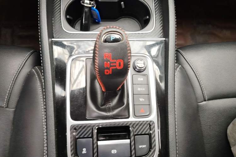 Used BYD Song MAX 2021 Upgraded Model 1.5T Automatic Luxury 7-Seater Gear Lever