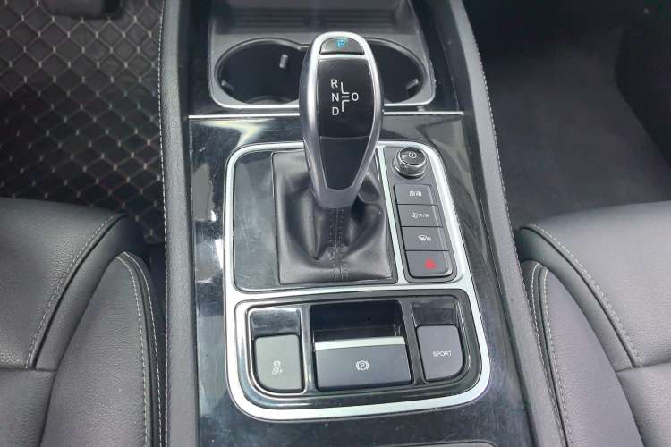 Used BYD Song MAX 2021 Upgraded Model 1.5T Automatic Luxury 7-Seater Gear Lever