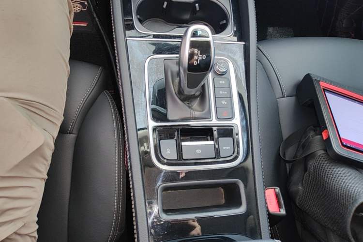 Used BYD Song MAX 2021 Upgraded Model 1.5T Automatic Prestige 6-Seater Gear Lever