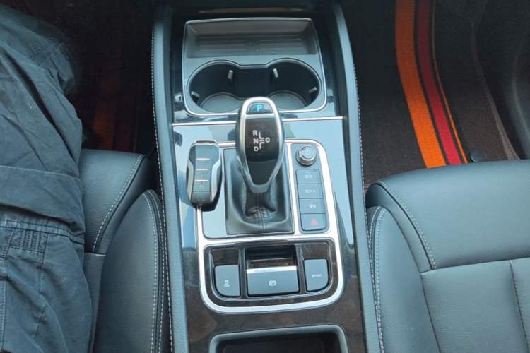 Used BYD Song MAX 2021 Upgraded Model 1.5T Automatic Prestige 7-Seater Gear Lever
