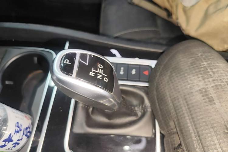 Used BYD Song MAX 2021 Upgraded Model 1.5T Automatic Luxury 7-Seater Gear Lever