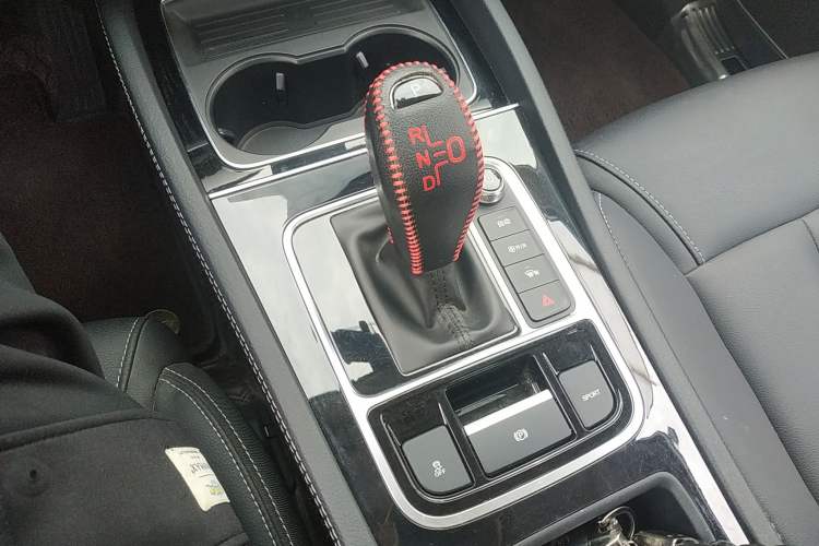 Used BYD Song MAX 2021 Upgraded Model 1.5T Automatic Luxury 7-Seater Gear Lever