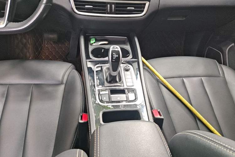 Used BYD Song MAX 2021 Upgraded Model 1.5T Automatic Luxury 6-Seater Gear Lever