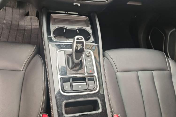 Used BYD Song MAX 2021 Upgraded Model 1.5T Automatic Prestige 7-Seater Gear Lever