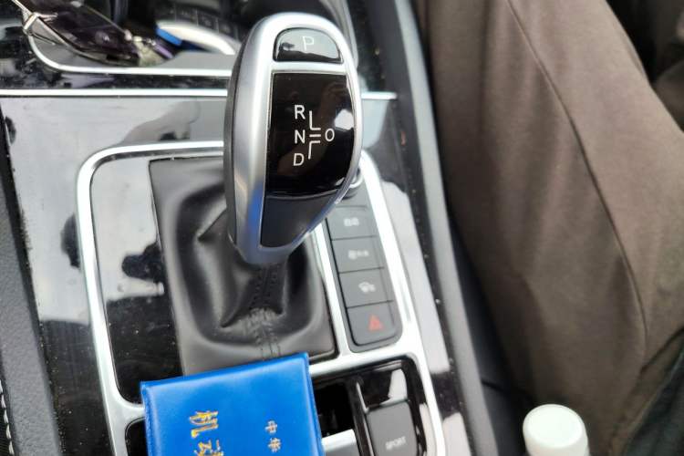 Used BYD Song MAX 2021 Upgraded Model 1.5T Automatic Luxury 7-Seater Gear Lever