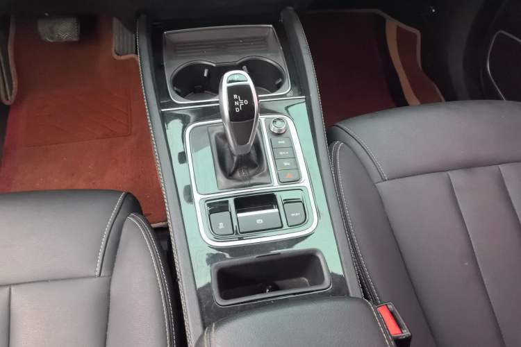 Used BYD Song MAX 2021 Upgraded Model 1.5T Automatic Luxury 7-Seater Gear Lever