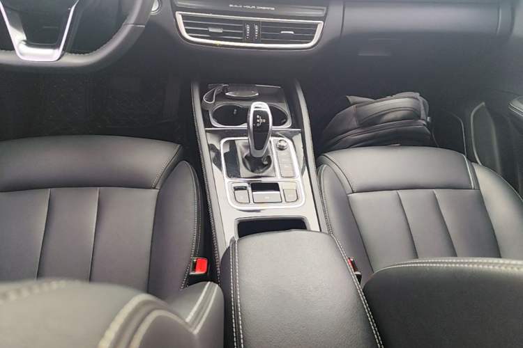 Used BYD Song MAX 2021 Upgraded Model 1.5T Automatic Prestige 7-Seater Gear Lever