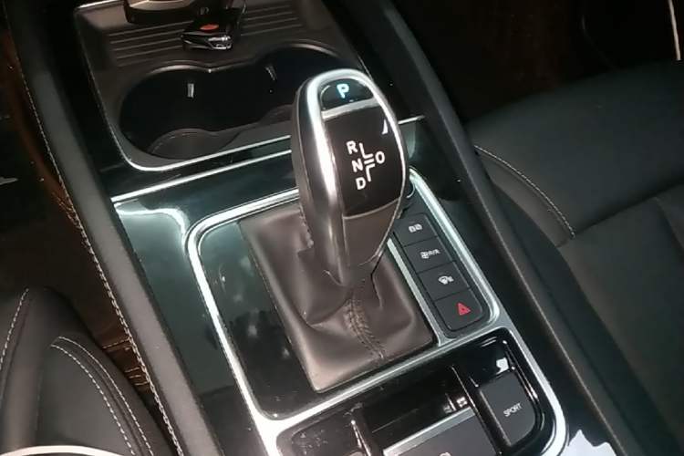 Used BYD Song MAX 2021 Upgraded Model 1.5T Automatic Luxury 7-Seater Gear Lever