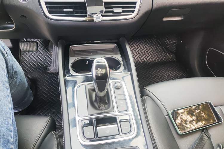 Used BYD Song MAX 2021 Upgraded Model 1.5T Automatic Prestige 6-Seater Gear Lever
