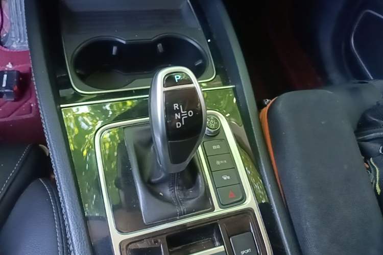Used BYD Song MAX 2021 Upgraded Model 1.5T Automatic Prestige 6-Seater Gear Lever