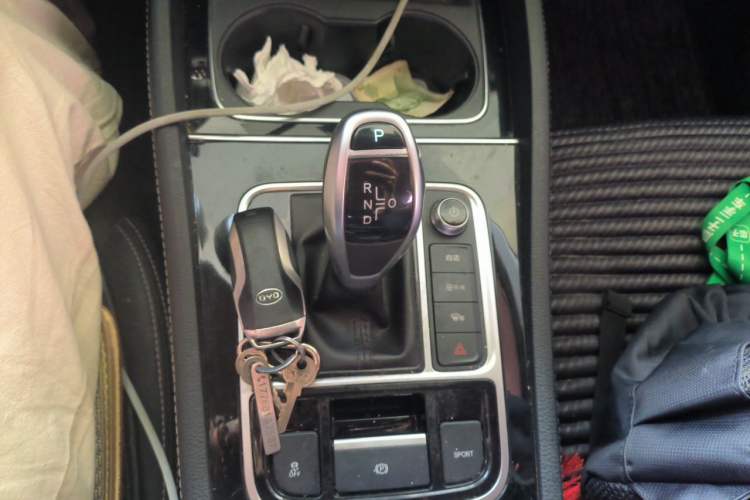 Used BYD Song MAX 2021 Upgraded Model 1.5T Automatic Luxury 7-Seater Gear Lever