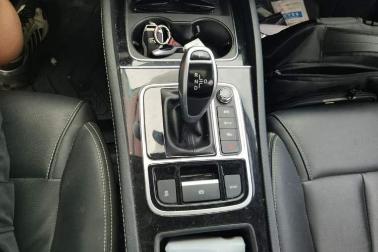 Used BYD Song MAX 2021 Upgraded Model 1.5T Automatic Luxury 7-Seater Gear Lever