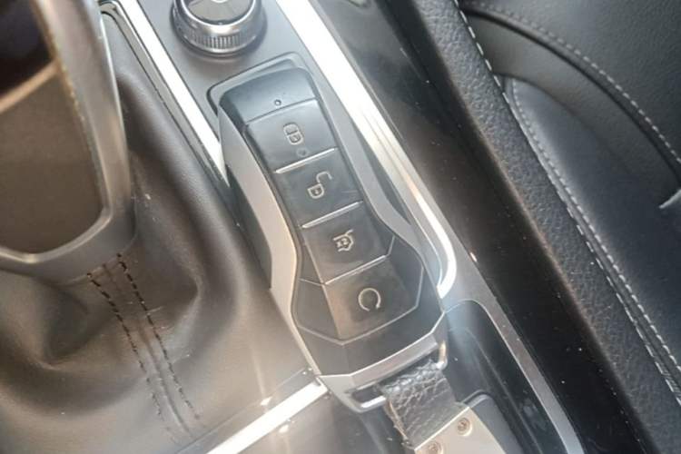 Used BYD Song MAX 2021 Upgraded Model 1.5T Automatic Luxury 6-Seater Interior 1