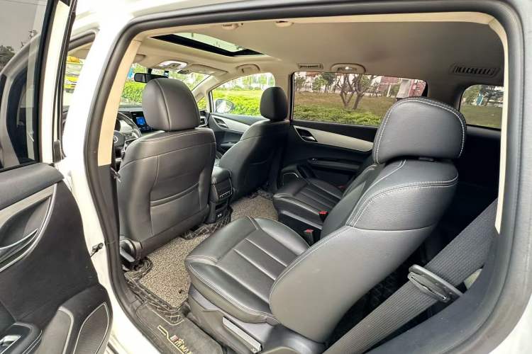 Used BYD Song MAX 2021 Upgraded Model 1.5T Automatic Luxury 6-Seater Interior 3