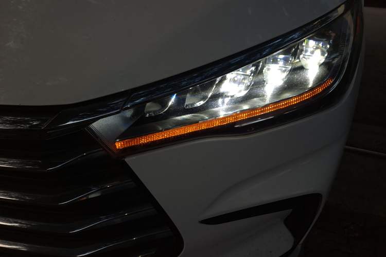 Used BYD Song MAX 2021 Upgraded Model 1.5T Automatic Luxury 7-Seater Left Front Headlight