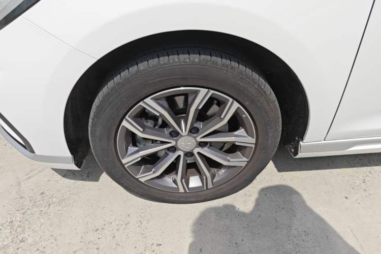 Used BYD Song MAX 2021 Upgraded Model 1.5T Automatic Luxury 6-Seater Left Front Wheel Hub