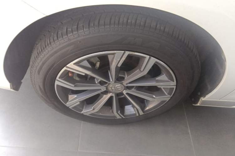 Used BYD Song MAX 2021 Upgraded Model 1.5T Automatic Luxury 6-Seater Left Front Wheel Hub