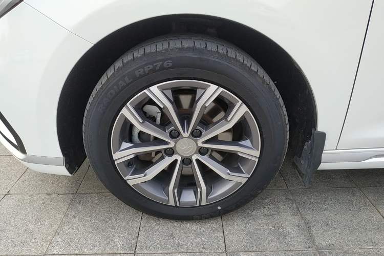 Used BYD Song MAX 2021 Upgraded Model 1.5T Automatic Luxury 7-Seater Left Front Wheel Hub
