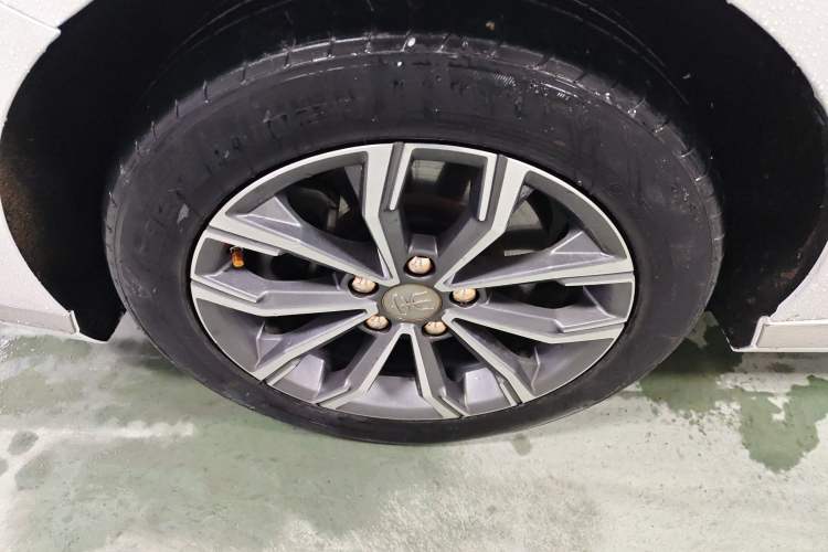 Used BYD Song MAX 2021 Upgraded Model 1.5T Automatic Prestige 7-Seater Left Front Wheel Hub