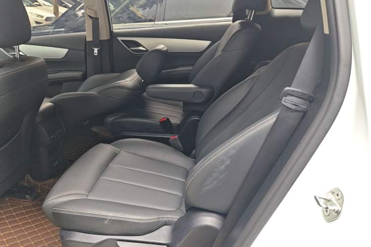 Used BYD Song MAX 2021 Upgraded Model 1.5T Automatic Luxury 6-Seater Left Rear Seat