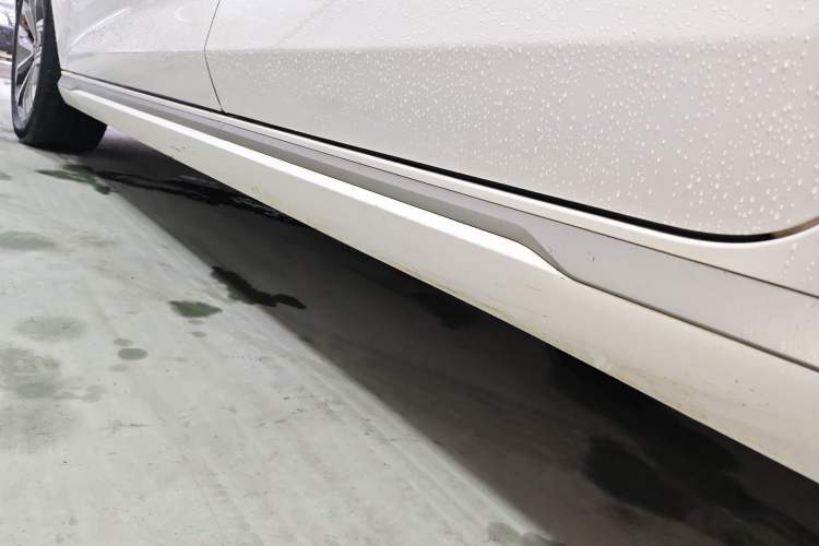 Used BYD Song MAX 2021 Upgraded Model 1.5T Automatic Prestige 7-Seater Left Side Sill