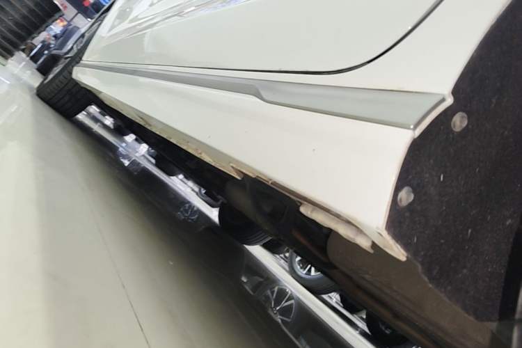 Used BYD Song MAX 2021 Upgraded Model 1.5T Automatic Luxury 6-Seater Left Side Sill