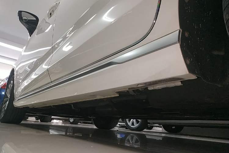 Used BYD Song MAX 2021 Upgraded Model 1.5T Automatic Luxury 7-Seater Left Side Sill