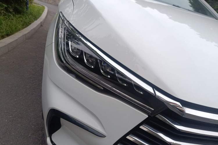 Used BYD Song MAX 2021 Upgraded Model 1.5T Automatic Luxury 6-Seater Right Front Headlight