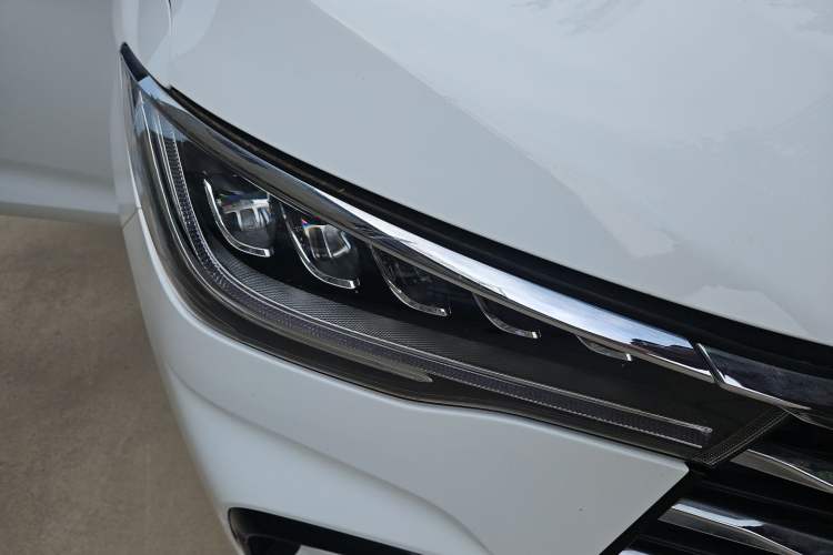 Used BYD Song MAX 2021 Upgraded Model 1.5T Automatic Luxury 6-Seater Right Front Headlight