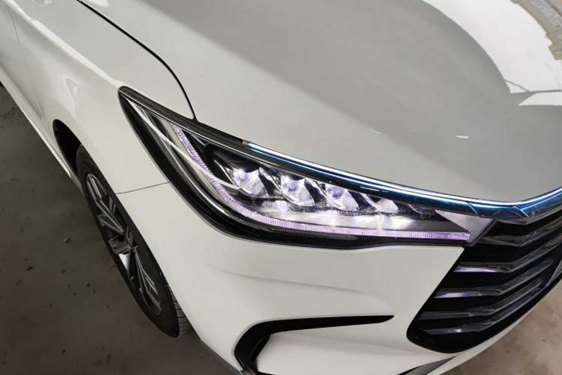 Used BYD Song MAX 2021 Upgraded Model 1.5T Automatic Luxury 6-Seater Right Front Headlight