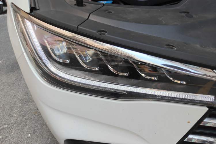 Used BYD Song MAX 2021 Upgraded Model 1.5T Automatic Luxury 7-Seater Right Front Headlight