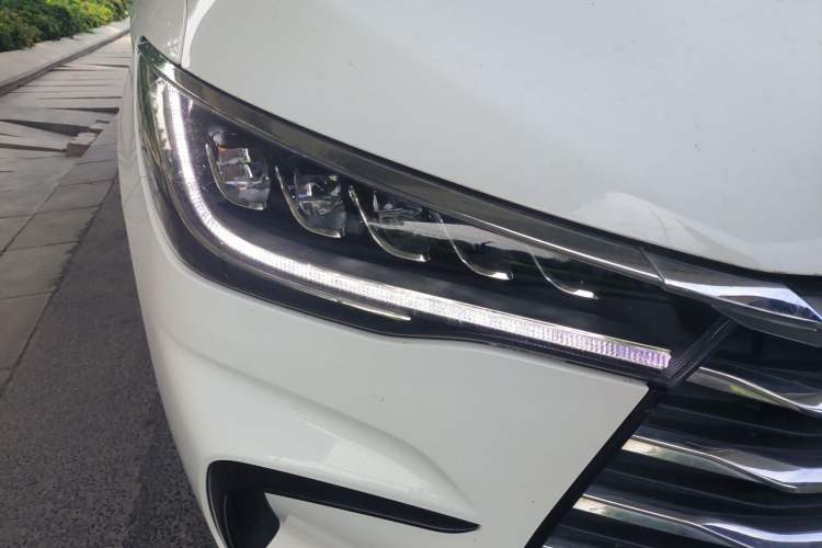 Used BYD Song MAX 2021 Upgraded Model 1.5T Automatic Luxury 7-Seater Right Front Headlight