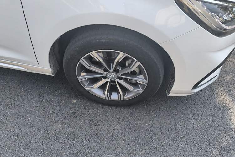 Used BYD Song MAX 2021 Upgraded Model 1.5T Automatic Luxury 6-Seater Right Front Wheel Hub