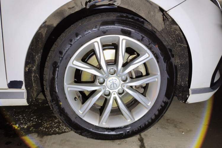Used BYD Song MAX 2021 Upgraded Model 1.5T Manual Luxury 7-Seater Right Front Wheel Hub