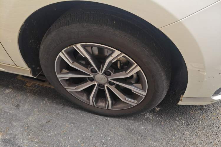 Used BYD Song MAX 2021 Upgraded Model 1.5T Automatic Luxury 7-Seater Right Front Wheel Hub