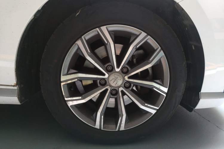Used BYD Song MAX 2021 Upgraded Model 1.5T Automatic Luxury 7-Seater Right Front Wheel Hub