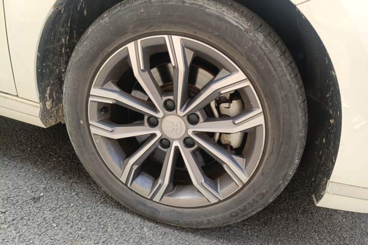 Used BYD Song MAX 2021 Upgraded Model 1.5T Automatic Flagship Version with 6 Seats Right Front Wheel Hub