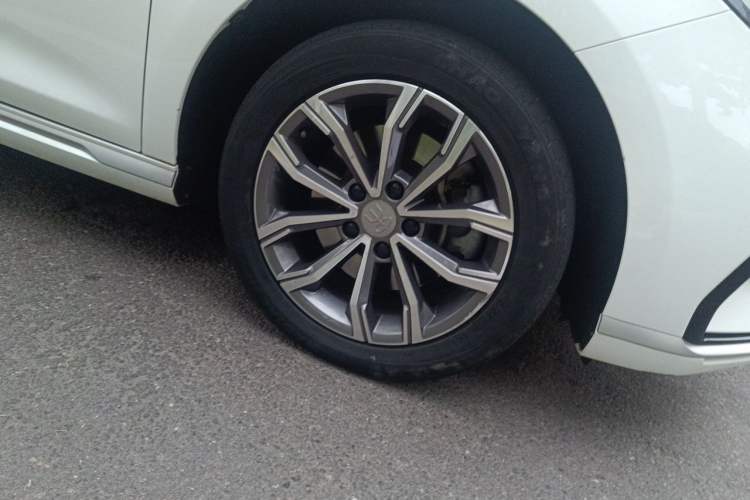 Used BYD Song MAX 2021 Upgraded Model 1.5T Automatic Luxury 6-Seater Right Front Wheel Hub