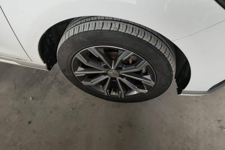 Used BYD Song MAX 2021 Upgraded Model 1.5T Automatic Luxury 6-Seater Right Front Wheel Hub
