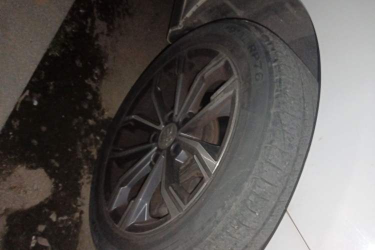 Used BYD Song MAX 2021 Upgraded Model 1.5T Automatic Luxury 6-Seater Right Front Wheel Hub