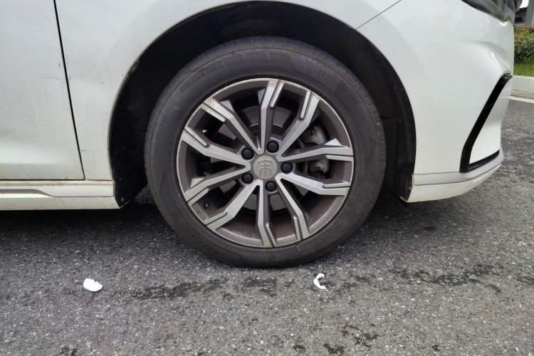 Used BYD Song MAX 2021 Upgraded Model 1.5T Automatic Luxury 7-Seater Right Front Wheel Hub