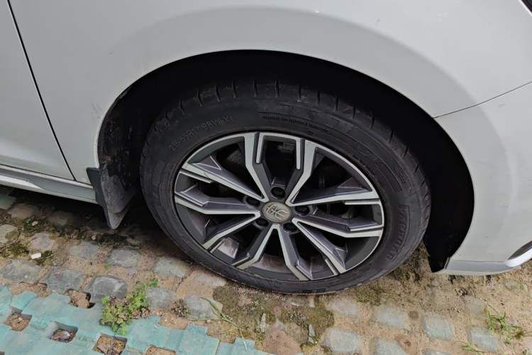Used BYD Song MAX 2021 Upgraded Model 1.5T Automatic Luxury 7-Seater Right Front Wheel Hub