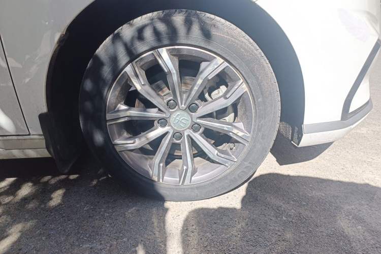 Used BYD Song MAX 2021 Upgraded Model 1.5T Automatic Luxury 6-Seater Right Front Wheel Hub